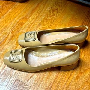 Tory Burch Camel Block Heels With Gold Emblem
